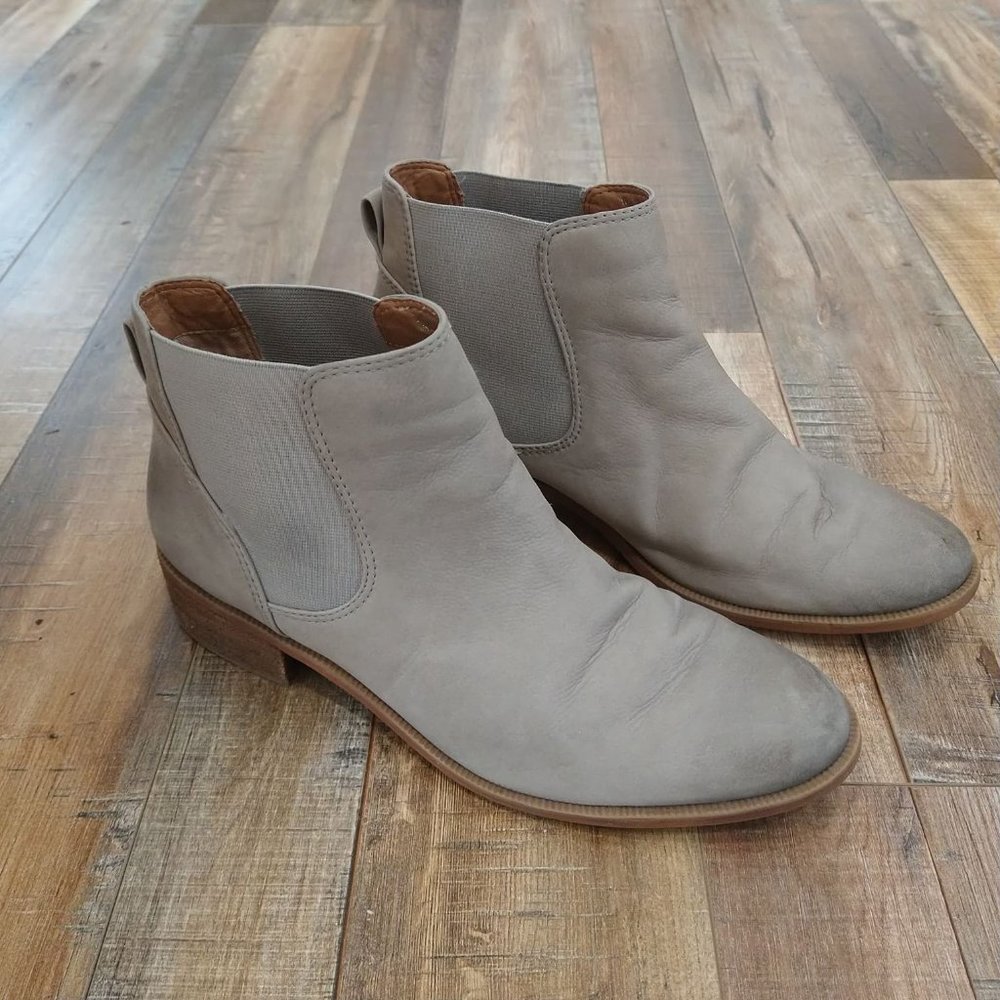 Caslon Women's Brenna Leather Water Resistant Booties - Picture 1 of 9